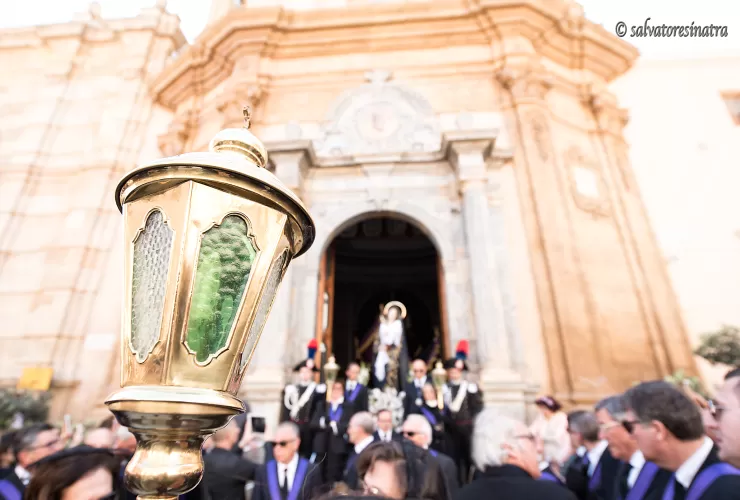 Processione del venerdì santo - l'uscita della madonna