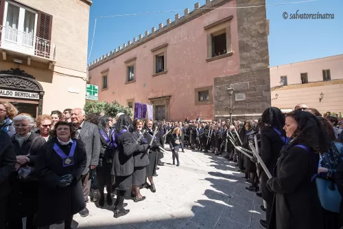 Processione del venerdì santo - la confraternita