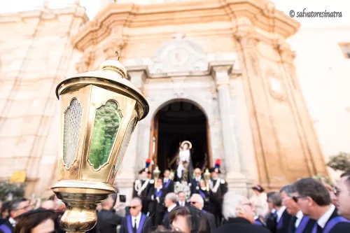Processione del venerdì santo - l'uscita della madonna