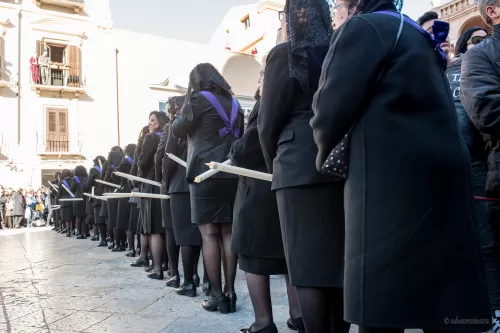 Processione del venerdì santo - la confraternita