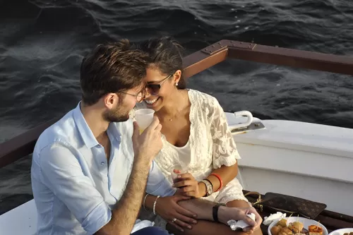 aperitivi in barca al tramonto