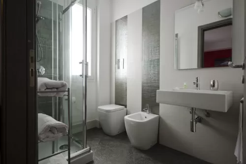 Rainbow Hotel - bathroom in room