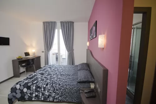 Rainbow Hotel - triple amethyst room