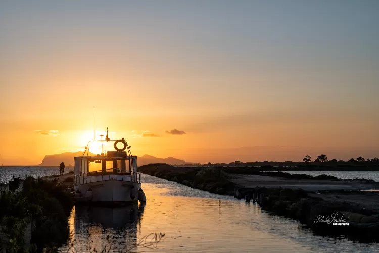 Passeggiata in Barca al Tramonto allo Stagnone con Calice di Vino