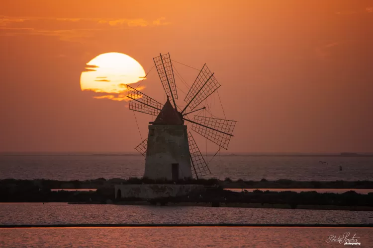 Passeggiata in Barca al Tramonto allo Stagnone con Calice di Vino