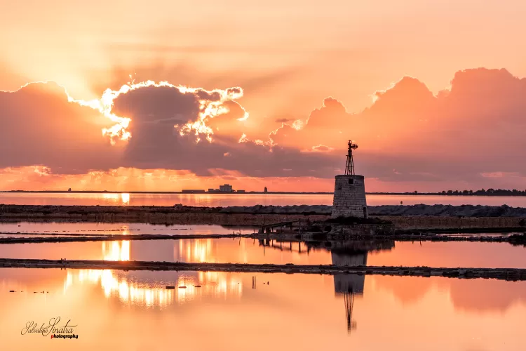Passeggiata in Barca al Tramonto allo Stagnone con Calice di Vino